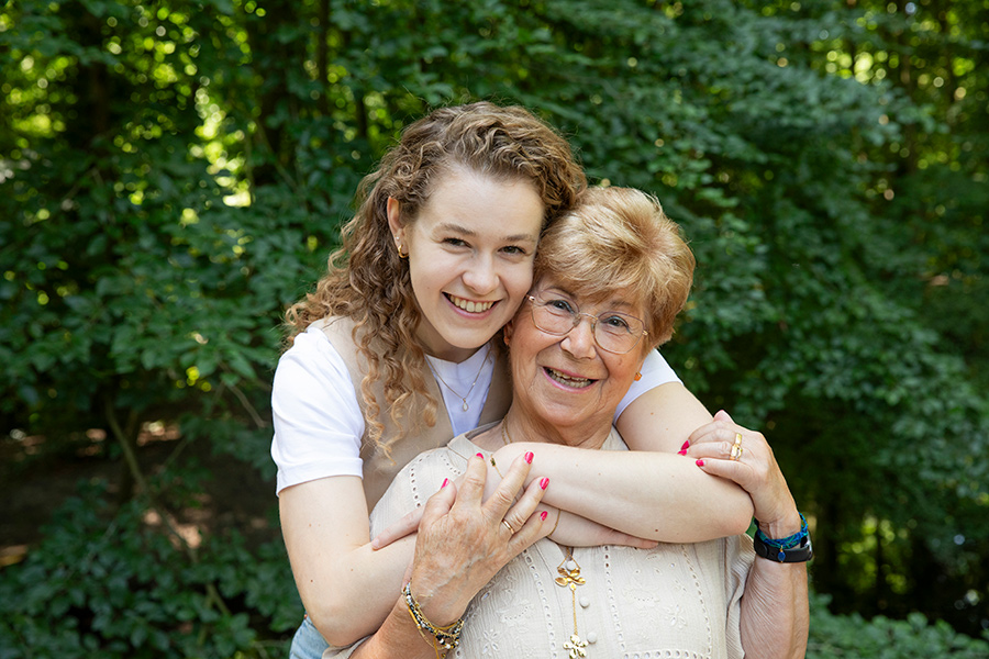 familie fotoshoot oma en kleindochter